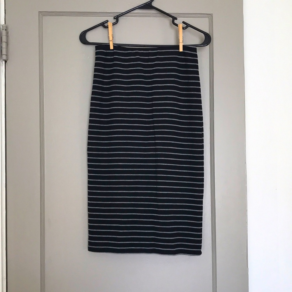 Mossimo black and gray striped pencil skirt